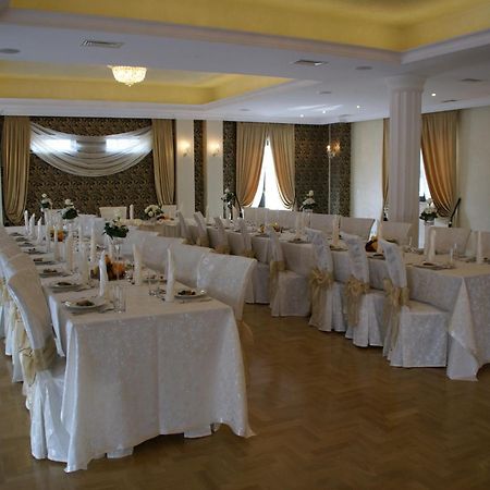 Dwor Kresowy Hotel Radymno Exterior photo